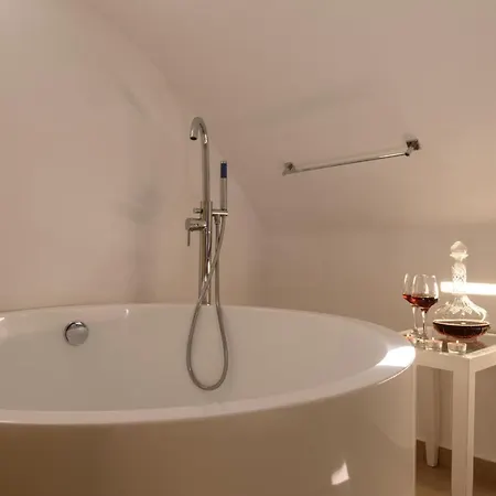 Muses Cycladic 3* Oia (Santorini)
