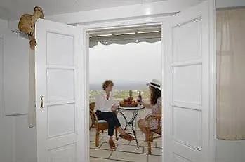 Muses Cycladic Oia (Santorini)