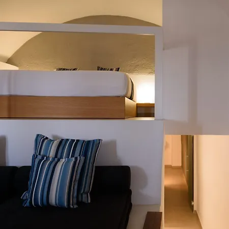 Muses Cycladic 4* אויה