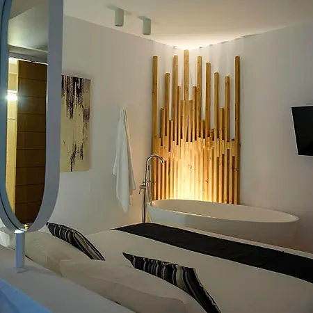 Muses Cycladic 公寓式酒店 4*